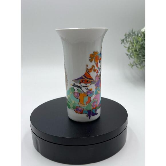 Vintage Rosenthal Bjorn Wiinblad
Musicians Small Arabian Nights Trumpet Vase - Picture 2 of 16